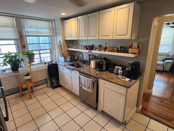 3rd image of 972 Saratoga St #6A