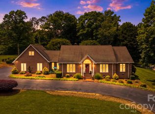 3650 Foxboro Ln NE, Hickory, NC 28601