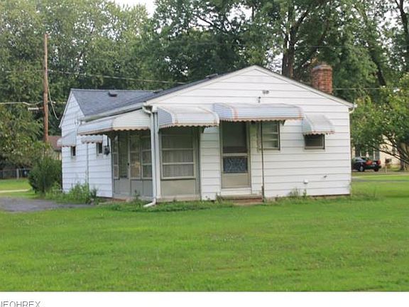 3rd image of 36247 N Riverview Dr