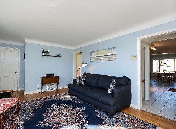4th image of 1829 Munster Ave