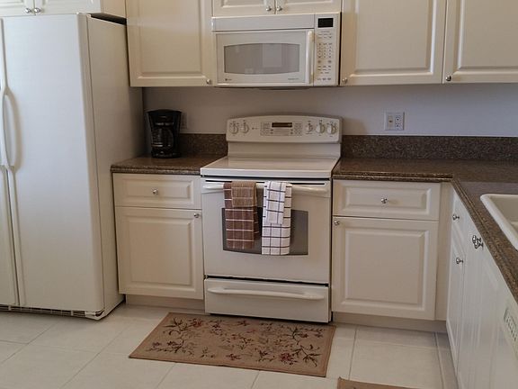3rd image of 19 Harbour Isle Drive W #Ph02