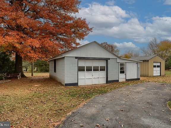 3rd image of 23 Hoover Dr