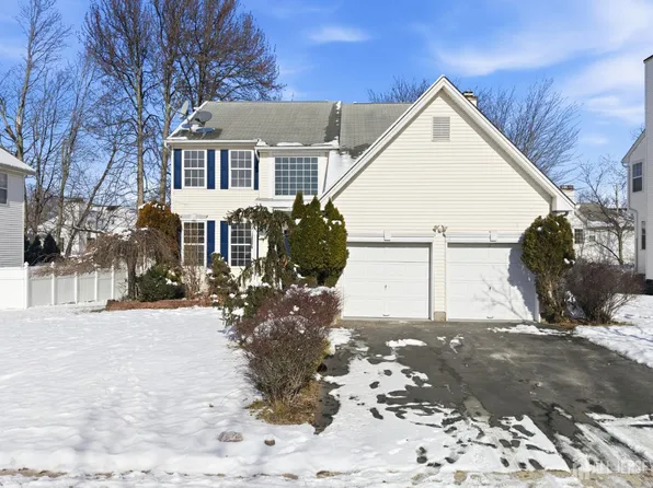 16 Rolling Brook Dr, Edison, NJ 08820