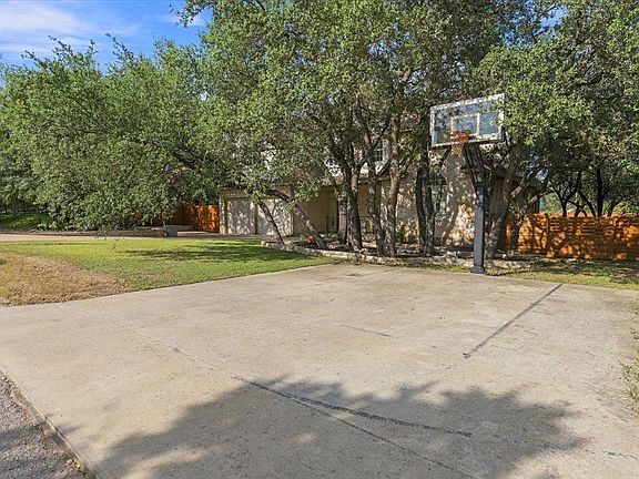 3rd image of 811 Presa Arriba Rd