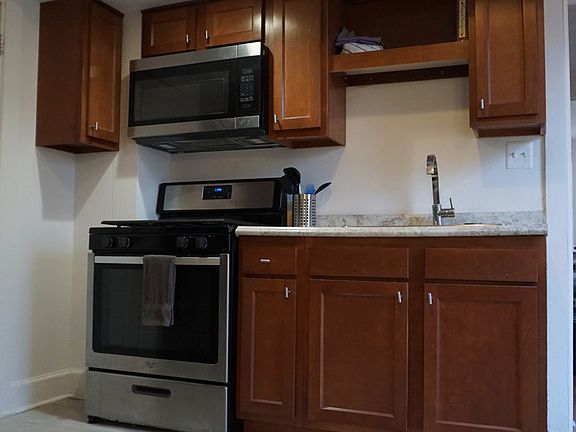 2nd image of 1947 W Grand Ave #1