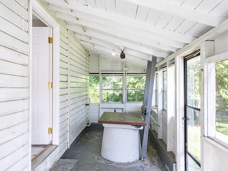 115 E Parker Rd — Photo 14