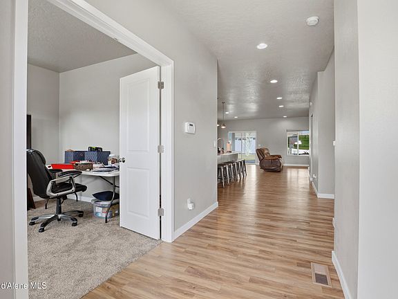 5th image of 623 E Penrose Ave