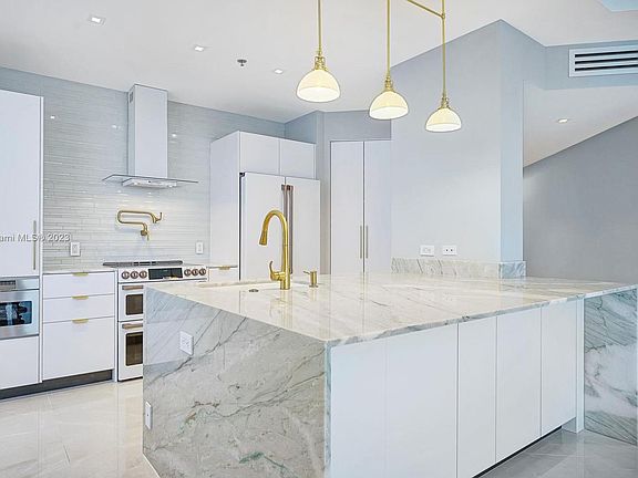 4th image of 4201 Collins Ave APT 401
