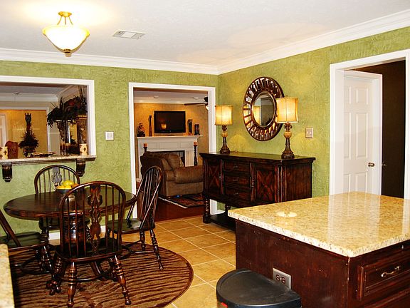 2nd image of 3004 Wyndham Ln