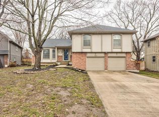 10015 Gillette St, Lenexa, KS 66215