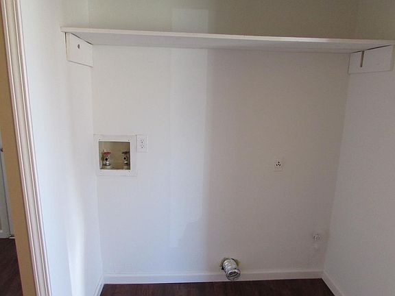 Washer/Dryer Hookups