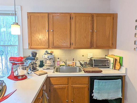 3rd image of 392 Washington St #1