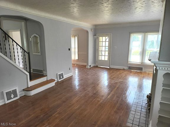 2nd image of 16405 Throckley Ave