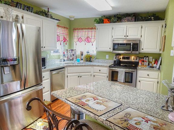 5th image of 6 Hilltop Ln