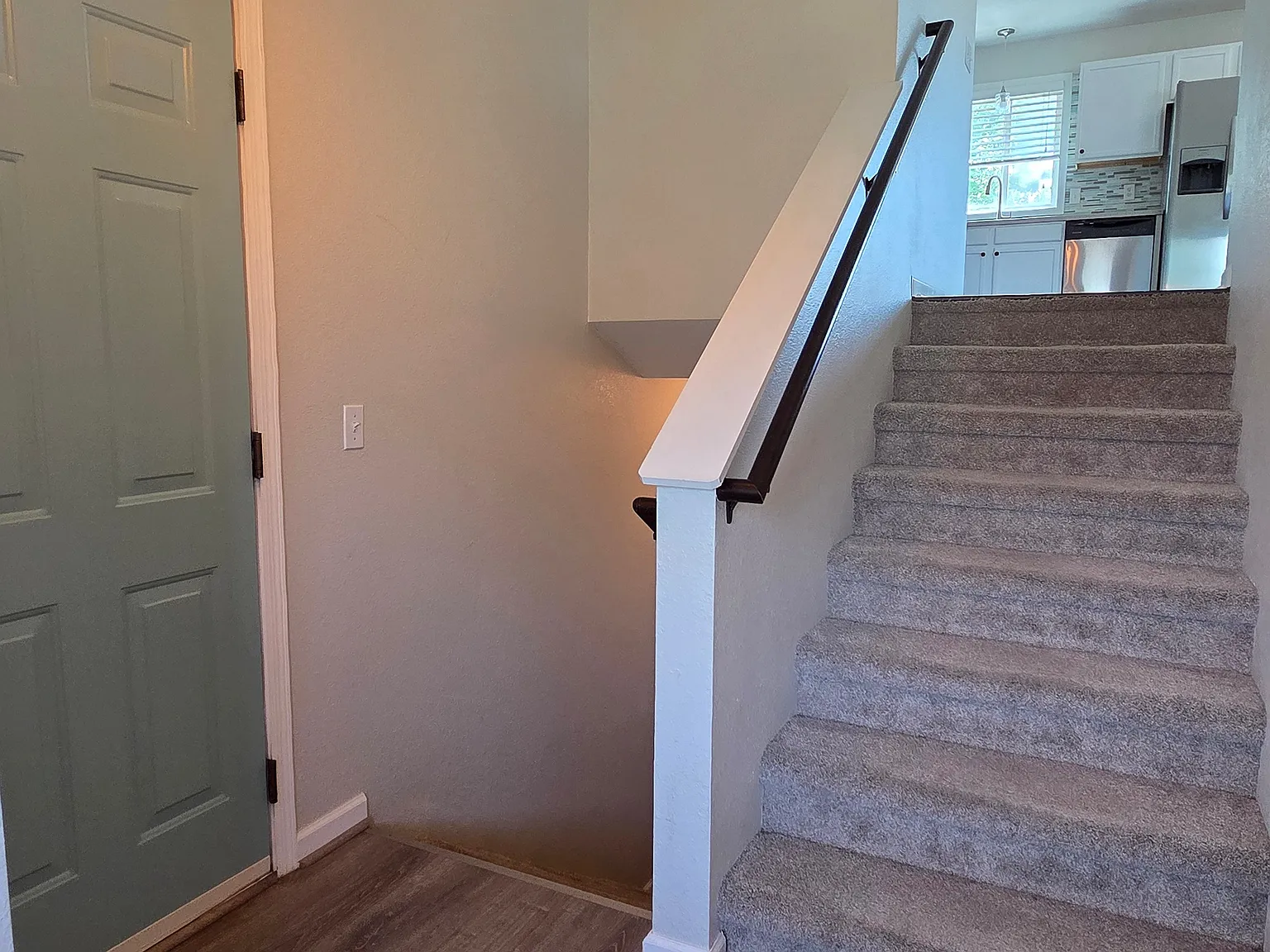 4 bed, 1888 sqft, $2,100 — Photo 3