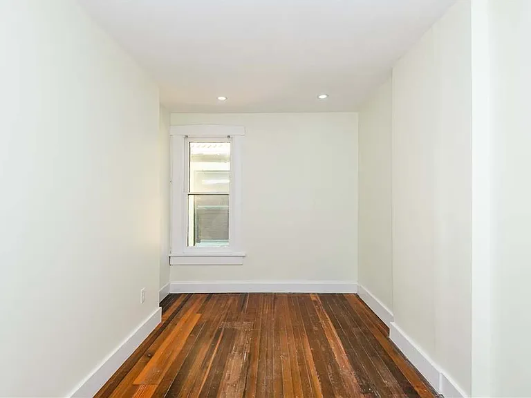 320 Park Dr — Photo 17