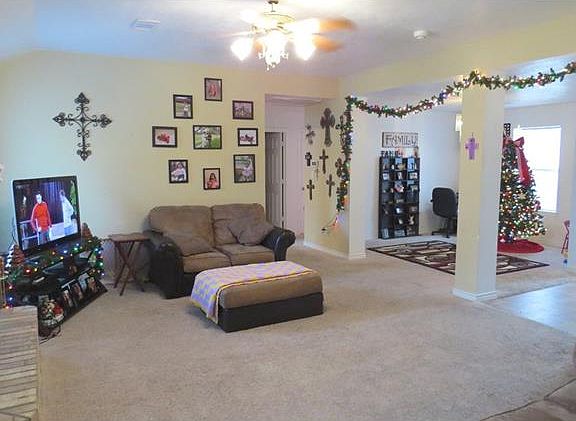 5th image of 1908 Hillcrest Dr