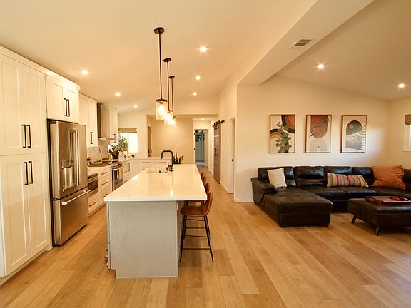 4th image of 4943 Mount Almagosa Dr
