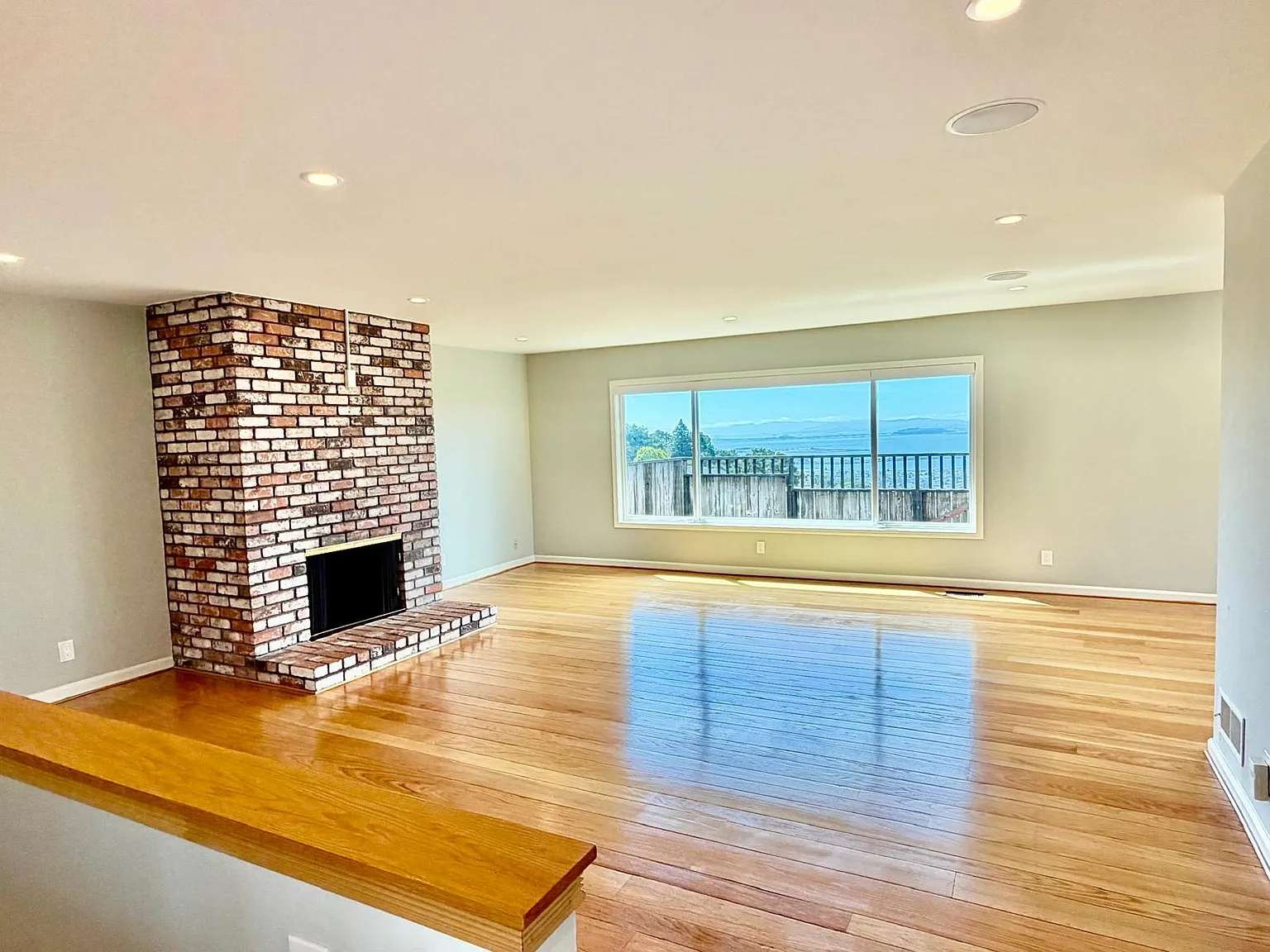 3 bed, 2100 sqft, $5,695 — Photo 3