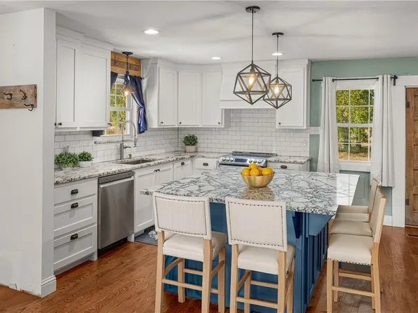 14230 N Old Wire Rd, Garfield, AR 72732