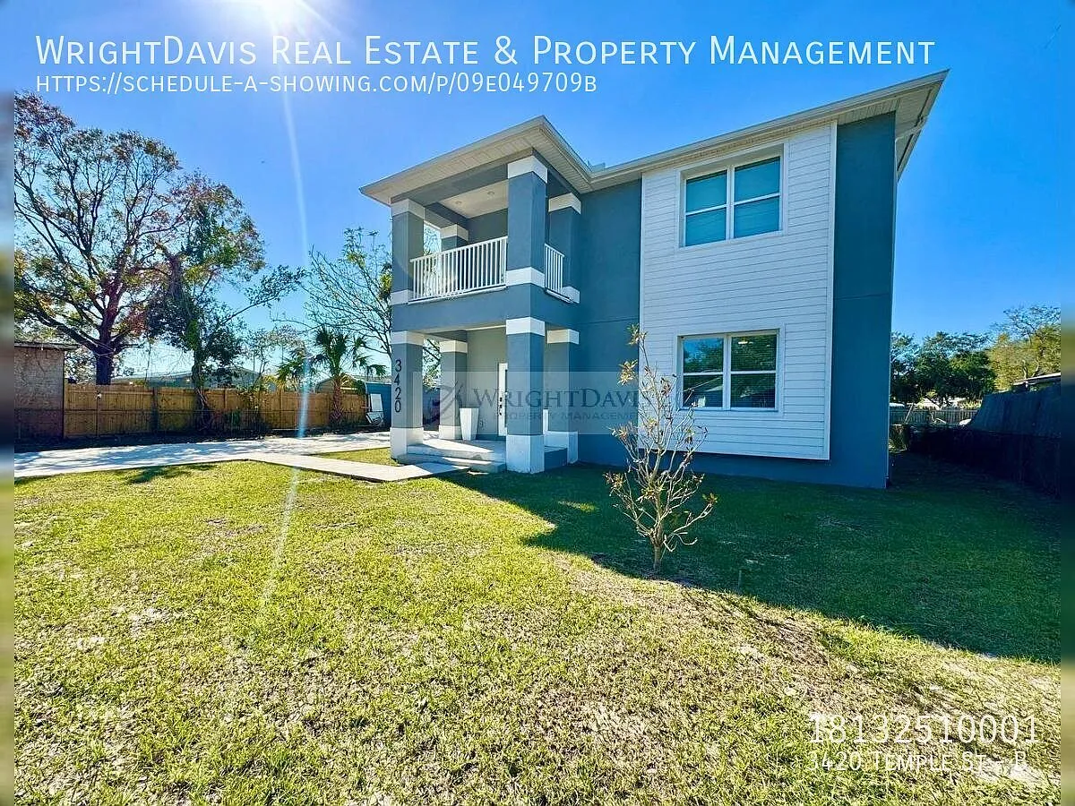 Beautiful 3BD/2BA Second-Floor Duplex with Modern Interior — Photo 2