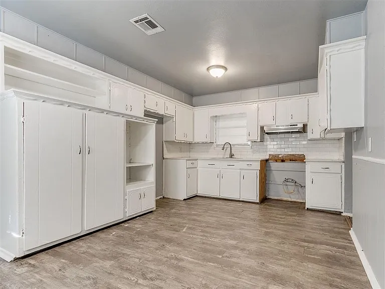 3020 SW 65th Pl — Photo 2