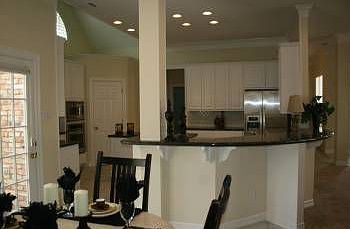 4th image of 4005 Belmont Park Dr