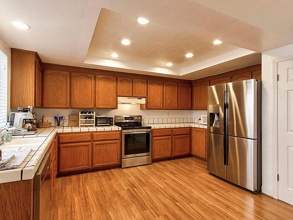 5th image of 130 Baroni Ave APT 32