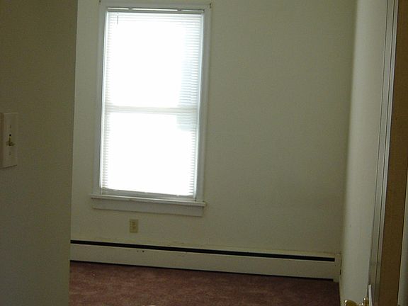 5th image of 1032 Trenton Rd