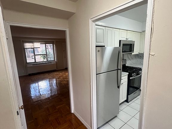 5th image of 188-10 71st Cres #E