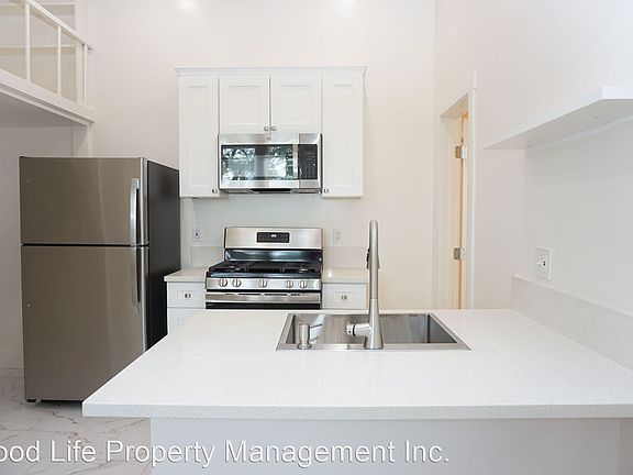 4th image of 849 22nd St Unit 2