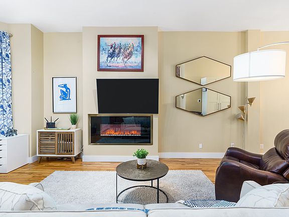 3rd image of 2217 Glenarm Pl