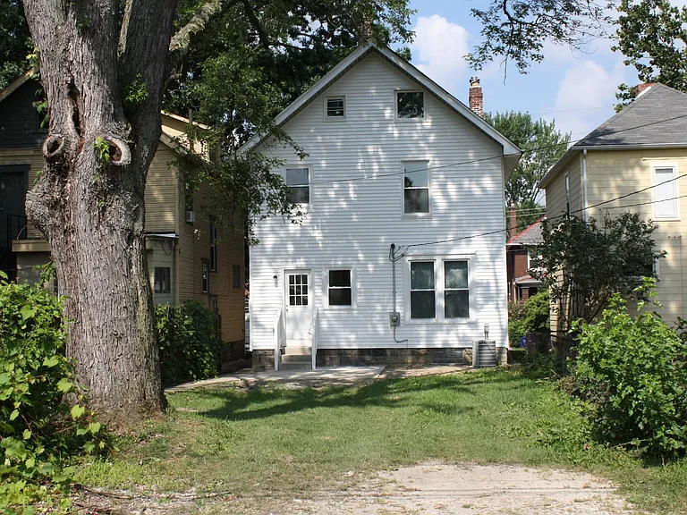 2394 Summit St — Photo 17