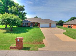 1204 Scrambler Ln, Edmond, OK 73025