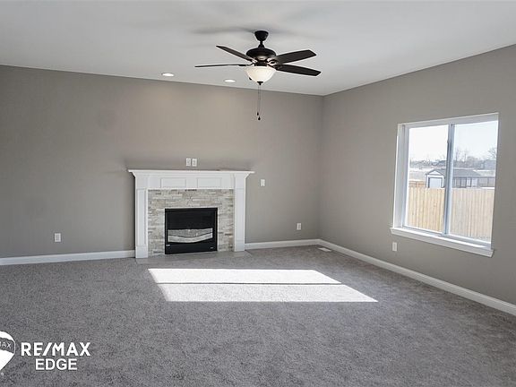 3rd image of 8181 Hidden Cove Ct