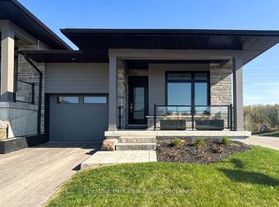 2 Black Spruce St, Huntsville, ON P1H 0G4