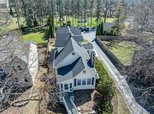 341 W Austin Ave, Libertyville, IL 60048