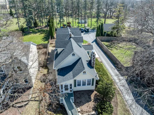 341 W Austin Ave, Libertyville, IL 60048