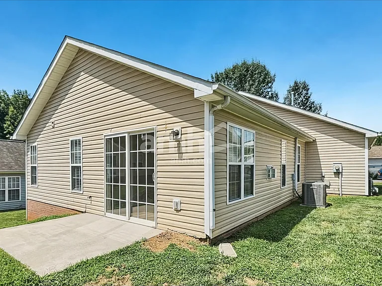 115 Bristol View Cir — Photo 16