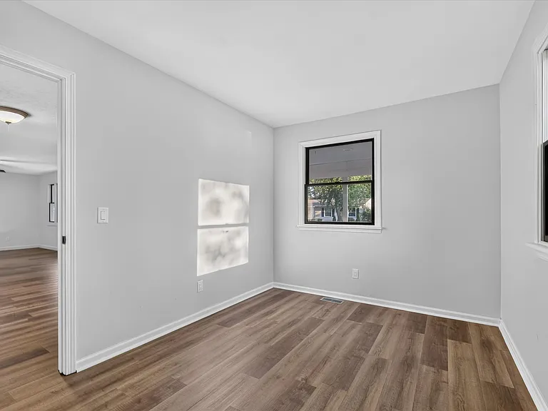 611 Greenfield Dr — Photo 16