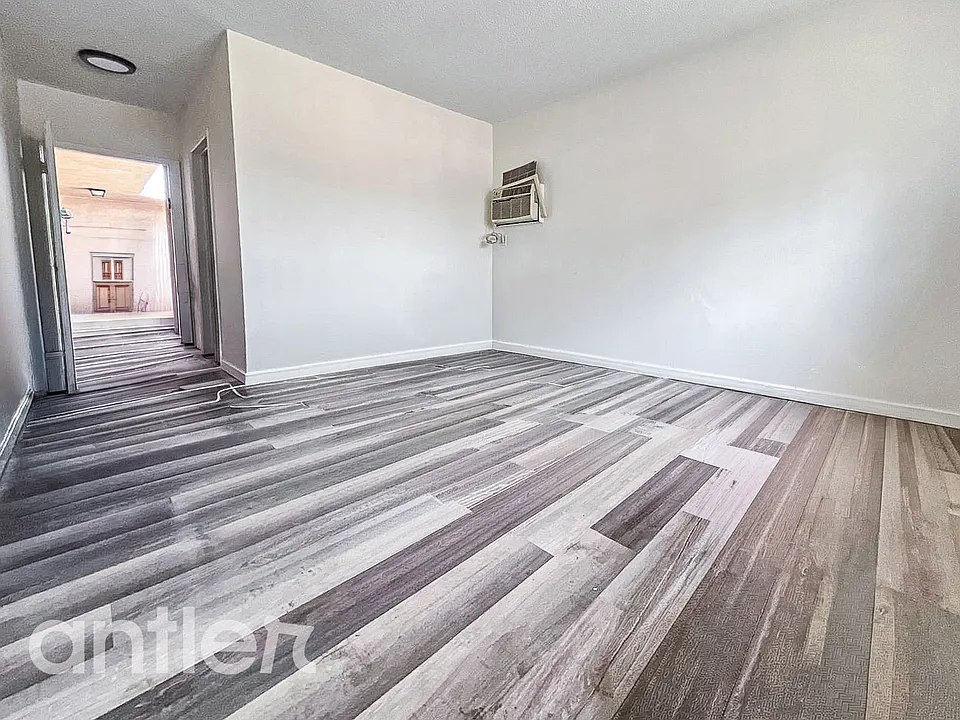 8734 Tobias Ave #L9