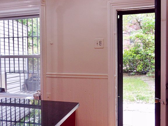 4th image of 107A Halsey St APT 1