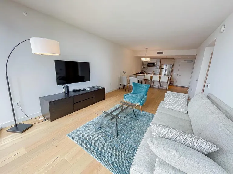 1001 Queen St #3009 — Photo 1