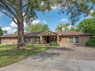 1033 Lakeview Dr, Mesquite, TX 75149