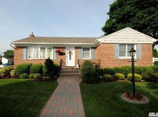 26 Hewmann Pl, Bethpage, NY 11714