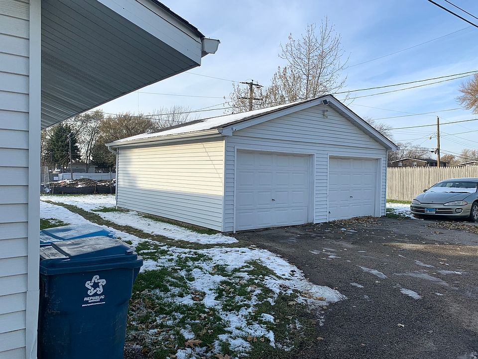2nd image of 1735 Plum St #1737