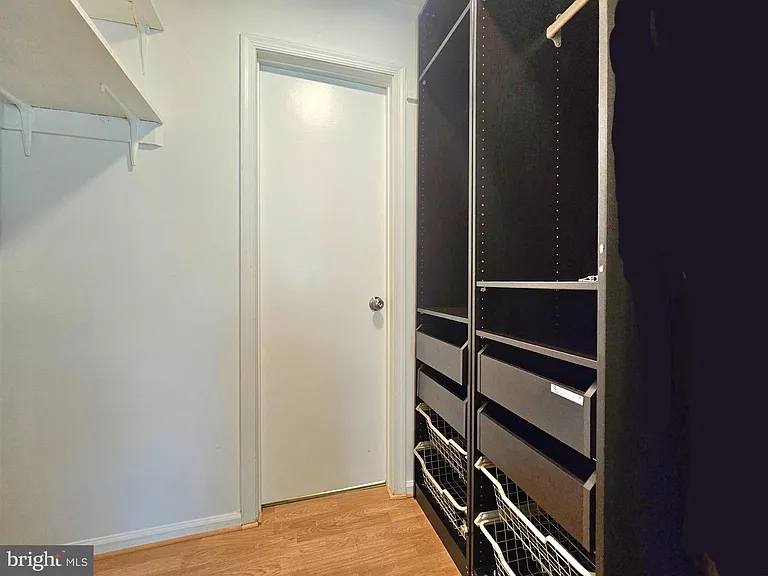 7664 Northern Oaks Ct — Photo 18
