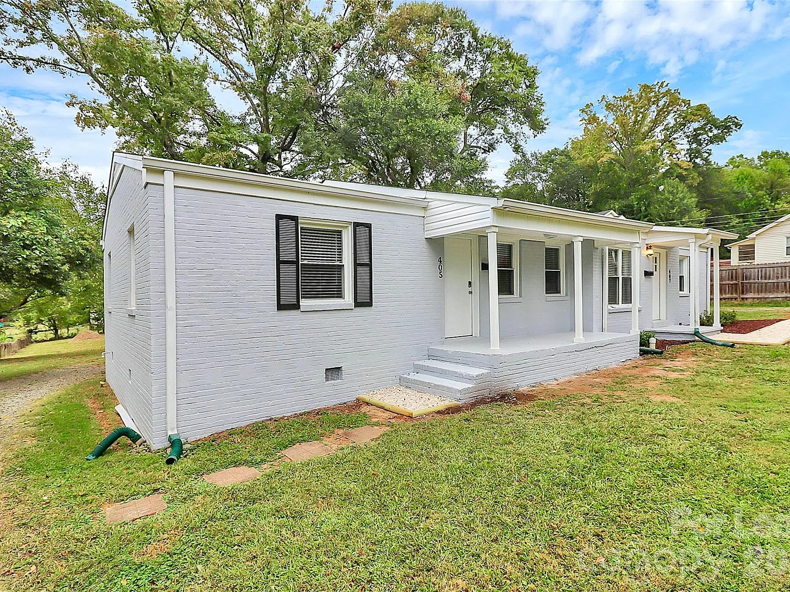 2 bed, 1.0 bath, 839 sqft, $1,299 — Photo 2