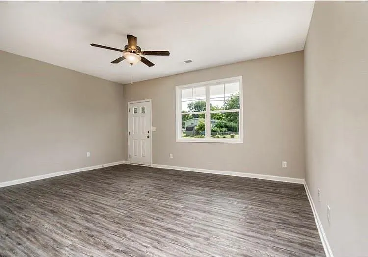 4 bed, 1800 sqft, $2,400 — Photo 3