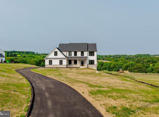 496 Long Ln, Walnutport, PA 18088